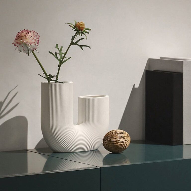 U shaped asymmetric vase