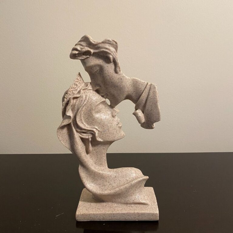 daisuki forehead kiss sculpture