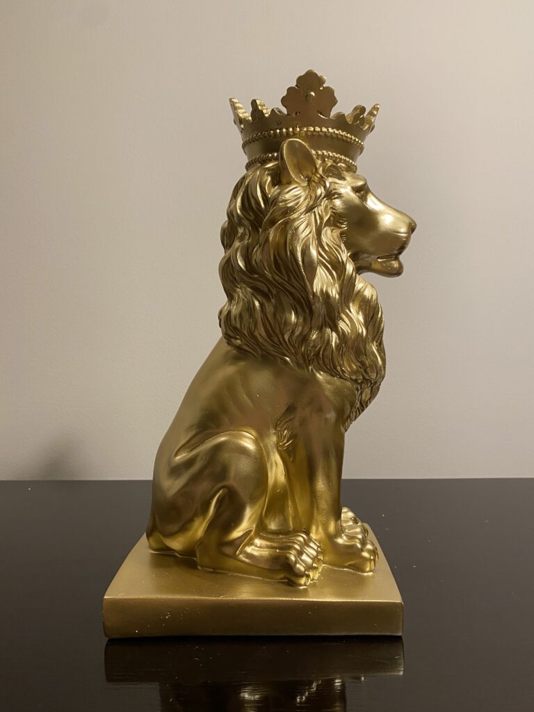 royal lion figurine